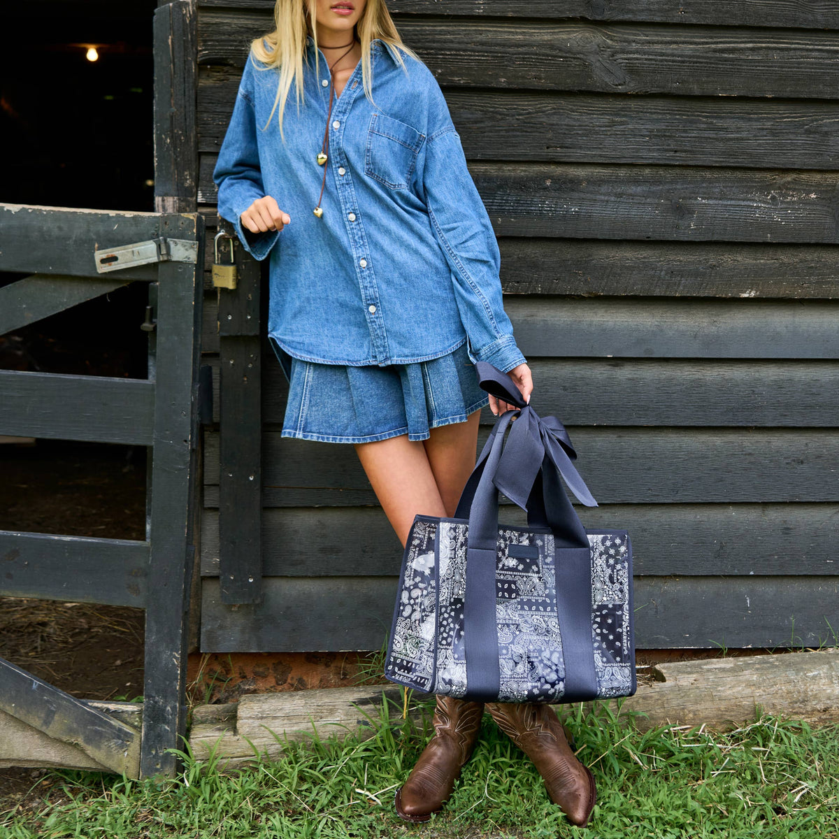 Case-Mate Bow Jelly Tote- Navy Bandana